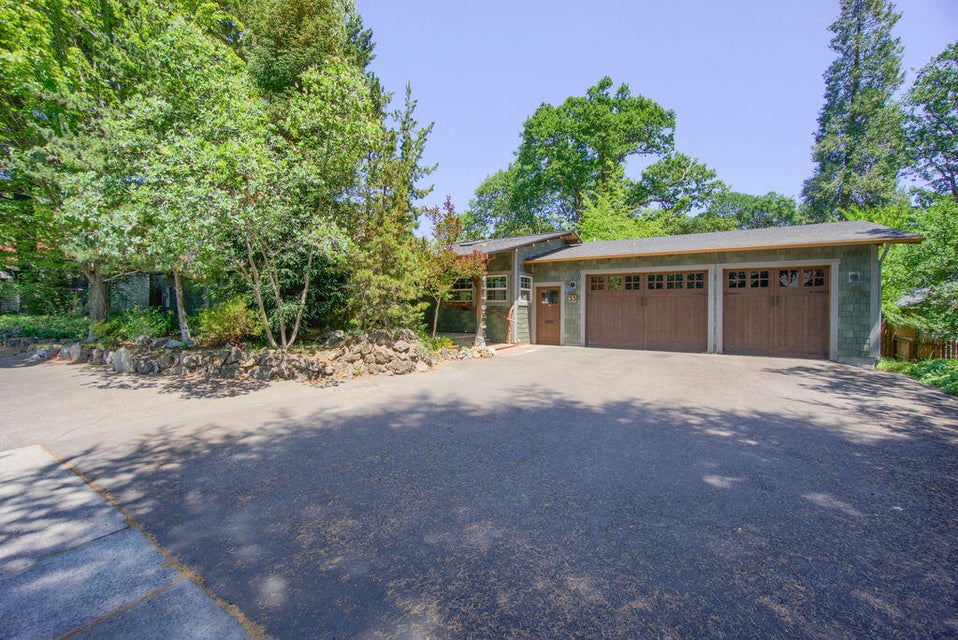 33 Black Oak Drive Medford Home Listings - Hamlin Real Estate Rogue Valley Real Estate